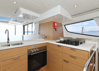 Chartern Sie katamaran in Marina Sukosan (D-Marin Dalmacija) - Bali 4.6 - 5 + 1 cab.