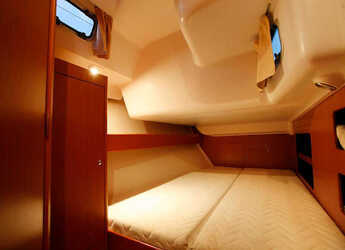 Rent a sailboat in Kavala - Marina Perigialiou - Cyclades 50.5