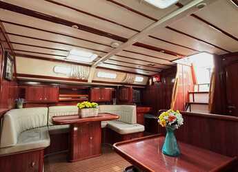 Rent a sailboat in Marina Tourlos - Ocean Star 58.4 - 5 cabins