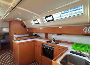 Rent a sailboat in Marina Tourlos - Bavaria Cruiser 51