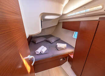 Rent a sailboat in D-Marin Marina Lefkas - Hanse 418 - 3 cab.