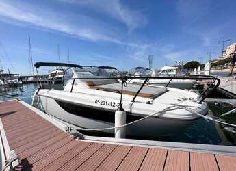 Rent a motorboat in Port Olimpic de Barcelona - Beneteau Flyer 8 Sundeck