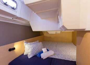 Rent a sailboat in Club Nautic Cambrils - Oceanis 38.1