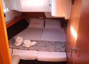 Rent a sailboat in Marina Tourlos - Bavaria Cruiser 51