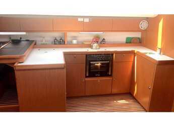 Rent a sailboat in Marina Tourlos - Bavaria Cruiser 51