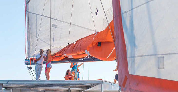 Rent a catamaran in Naviera Balear - Catamarán de eventos
