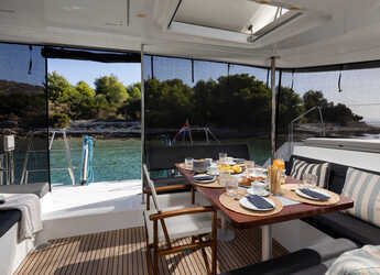 Rent a catamaran in Sumpetar - Lagoon 450 Fly