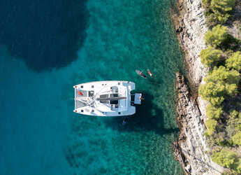 Rent a catamaran in Sumpetar - Lagoon 450 Fly