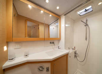 Rent a catamaran in Sumpetar - Lagoon 450 Fly