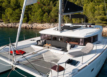 Rent a catamaran in Sumpetar - Lagoon 450 Fly