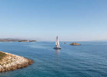 Rent a catamaran in Sumpetar - Lagoon 450 Fly
