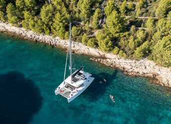 Rent a catamaran in Sumpetar - Lagoon 450 Fly
