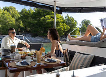 Rent a catamaran in Sumpetar - Lagoon 450 Fly