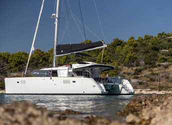 Rent a catamaran in Sumpetar - Lagoon 450 Fly