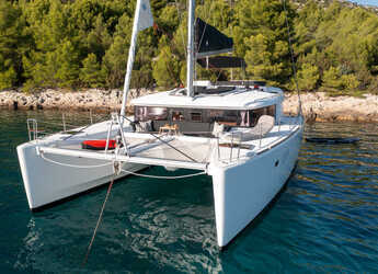 Rent a catamaran in Sumpetar - Lagoon 450 Fly