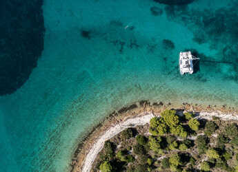 Rent a catamaran in Sumpetar - Lagoon 450 Fly