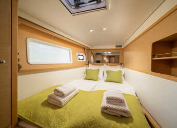 Rent a catamaran in Sumpetar - Lagoon 450 Fly