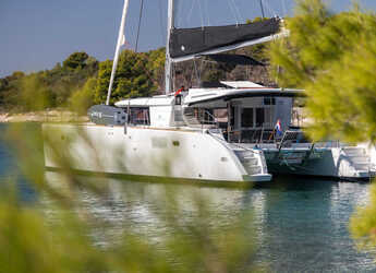 Rent a catamaran in Sumpetar - Lagoon 450 Fly