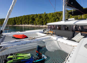 Rent a catamaran in Sumpetar - Lagoon 450 Fly