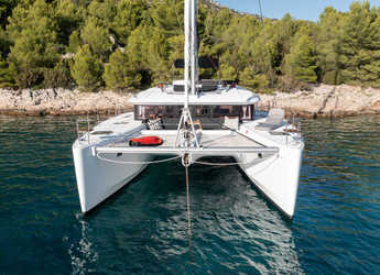 Rent a catamaran in Sumpetar - Lagoon 450 Fly