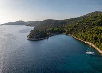 Rent a catamaran in Sumpetar - Lagoon 450 Fly