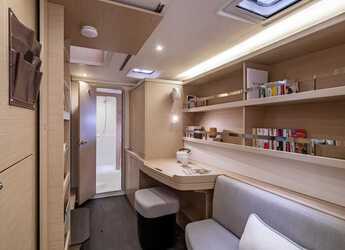 Rent a catamaran in Lefkas Marina - Lagoon 42