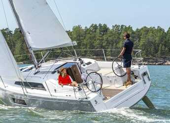 Rent a sailboat in Port Olona - Oceanis 30.1