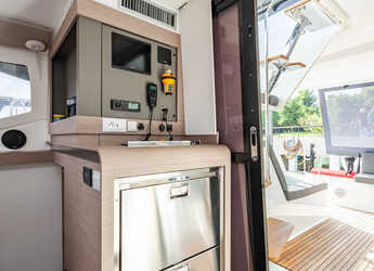 Rent a catamaran in D-Marin Marina Lefkas - Isla 40