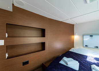 Rent a catamaran in D-Marin Marina Lefkas - Lagoon 42