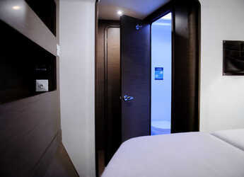 Rent a catamaran in D-Marin Marina Lefkas - Lagoon 42