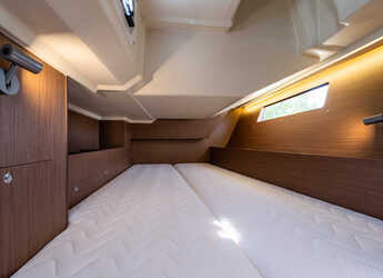 Rent a sailboat in Nea Peramos - Oceanis 41.1