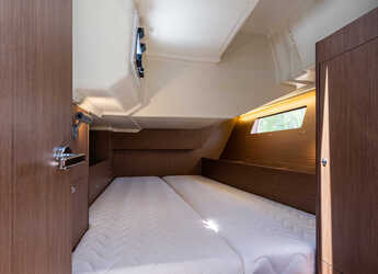 Rent a sailboat in Nea Peramos - Oceanis 41.1