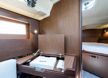 Rent a sailboat in Nea Peramos - Oceanis 41.1