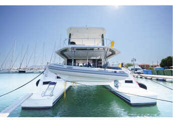 Rent a power catamaran  in Lefkas Marina - Leopard 43 PC