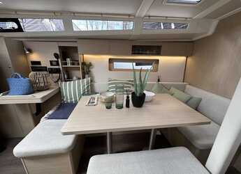 Rent a sailboat in Marina Cala de Medici - Oceanis 37.1