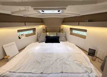 Rent a sailboat in Marina Cala de Medici - Oceanis 37.1