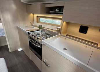 Rent a sailboat in Marina Cala de Medici - Oceanis 37.1