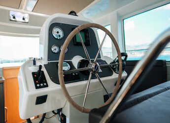 Chartern Sie motorboot in Marina Drage - Bavaria E40 Fly