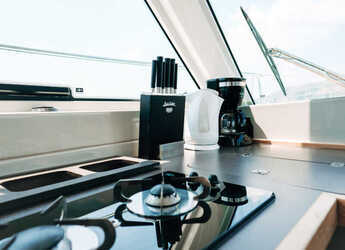 Chartern Sie motorboot in Marina Drage - Bavaria E40 Fly