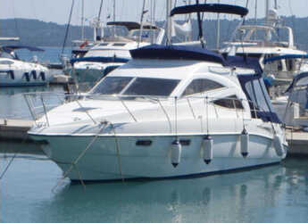 Rent a motorboat in Marina Drage - Sealine F34