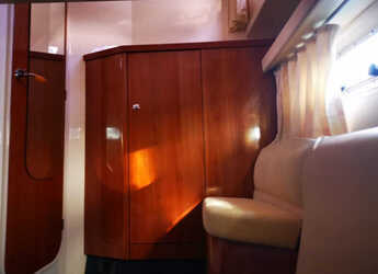 Chartern Sie motorboot in Marina Drage - Sealine F34