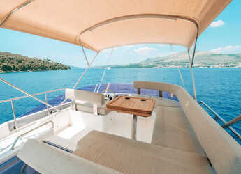 Chartern Sie motorboot in Marina Drage - Bavaria E40 Fly