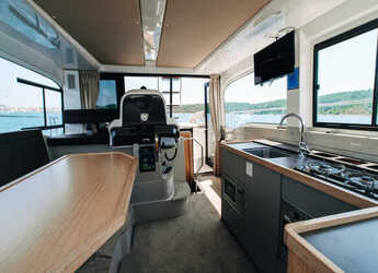 Chartern Sie motorboot in Marina Drage - Bavaria E40 Fly