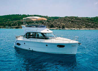 Rent a motorboat in Marina Drage - Bavaria E40 Fly