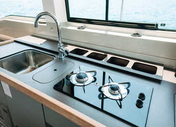 Chartern Sie motorboot in Marina Drage - Bavaria E40 Fly