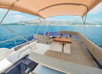 Chartern Sie motorboot in Marina Drage - Bavaria E40 Fly