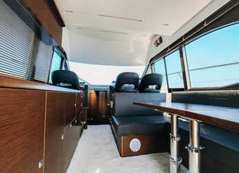 Chartern Sie motorboot in Marina Drage - Bavaria R40 FLY
