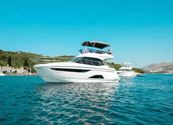 Rent a motorboat in Marina Drage - Bavaria R40 FLY