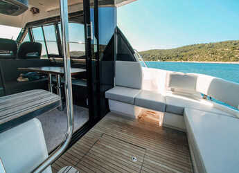 Chartern Sie motorboot in Marina Drage - Bavaria R40 FLY