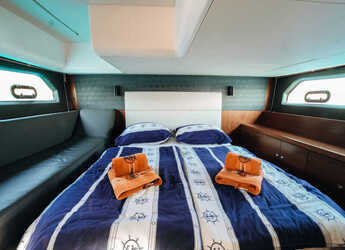 Chartern Sie motorboot in Marina Drage - Bavaria R40 FLY